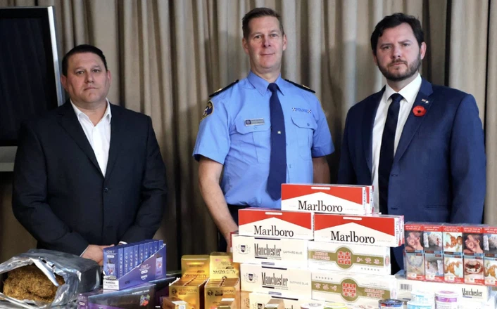 En la reciente operación se incautaron más de 531.000 cigarrillos y 809 kilogramos de tabaco suelto. En la reciente operación se incautaron más de 531.000 cigarrillos y 809 kilogramos de tabaco suelto.